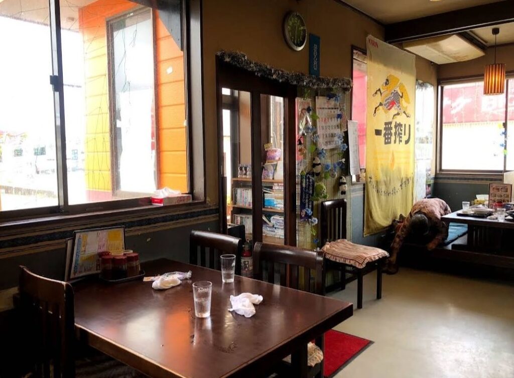 ガキ大将・鉾田店の店内お座敷席とボックス席